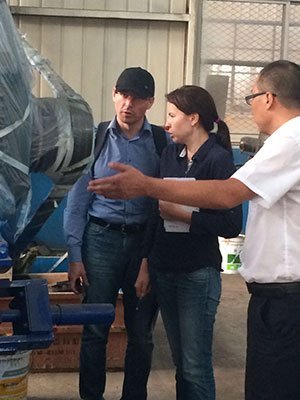 Los clientes de Rusia visitaron la trituradora de impacto de eje vertical de Camelway